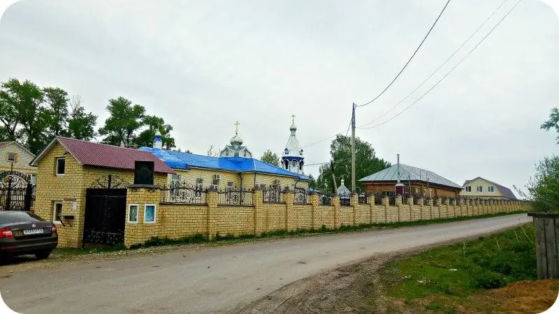 Road to the temple