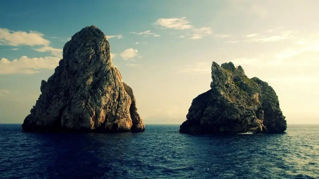 Interpretación de los sueños rocas en el mar