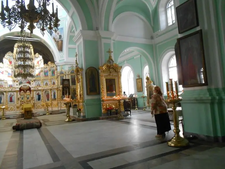 Dentro da catedral