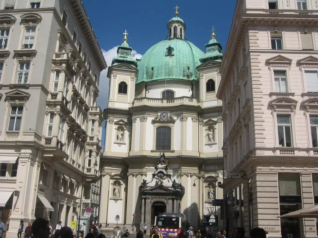 Façana de l'edifici de la catedral