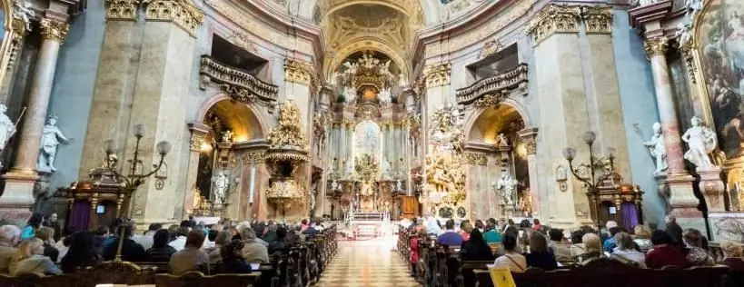 Lub tsev teev ntuj ntawm St. Peter - qhov chaw sab hauv