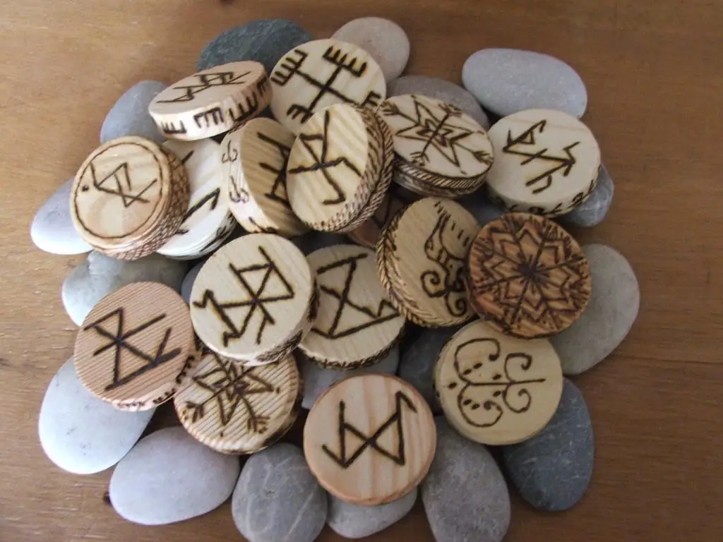 kuptimi rune