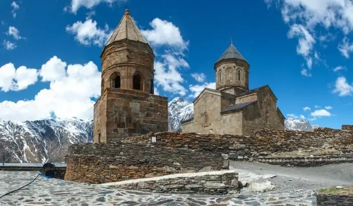 Ծմինդա նույնբա նկարագրությունը