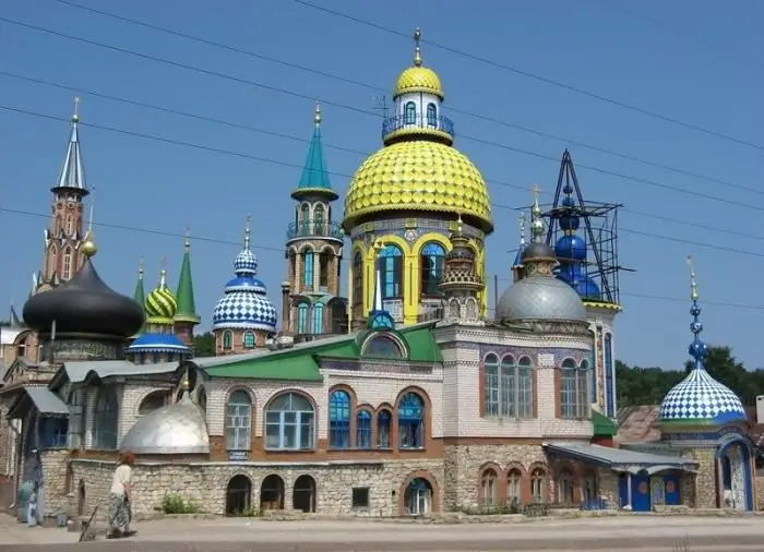 Templo de todas as religiões em Kazan